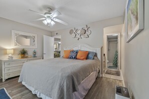 2 bedrooms, in-room safe, desk, iron/ironing board - ★ sleeps 7 ★4 pools/Pool Side Bar ★ Private Beach Access★ (Orange Beach)