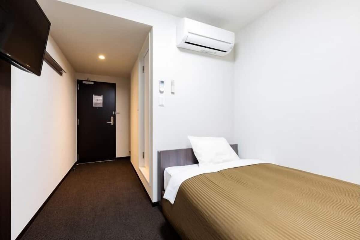 19 bedrooms, desk, blackout curtains, free WiFi