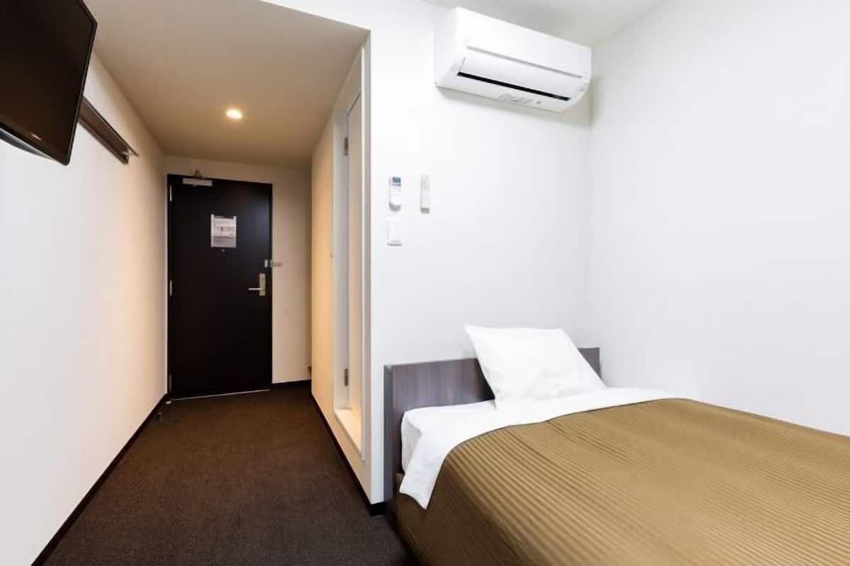 19 bedrooms, desk, blackout curtains, free WiFi