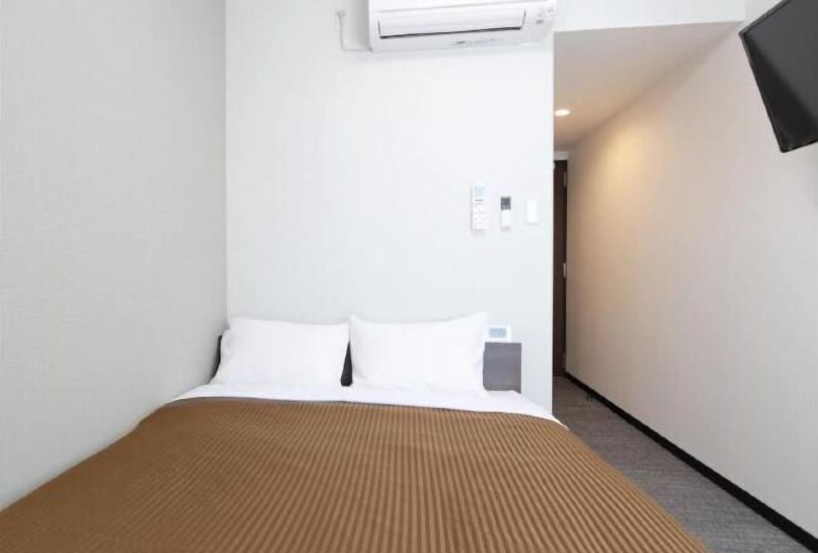 19 bedrooms, desk, blackout drapes, free WiFi