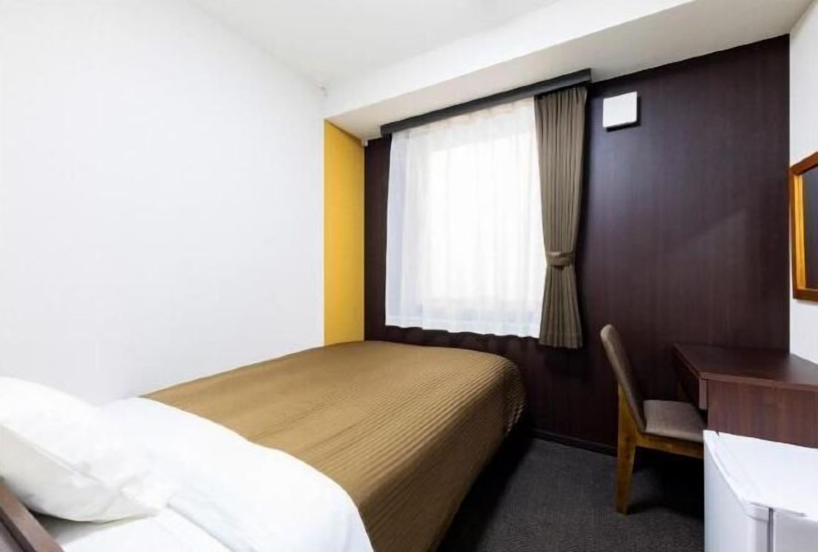 19 bedrooms, desk, blackout drapes, free WiFi