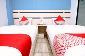 Kamar Twin Standar, 2 Tempat Tidur Twin | Meja kerja, Wi-Fi gratis, dan seprai linen