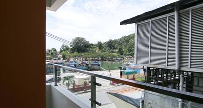 Budget Hotel By The Harbour