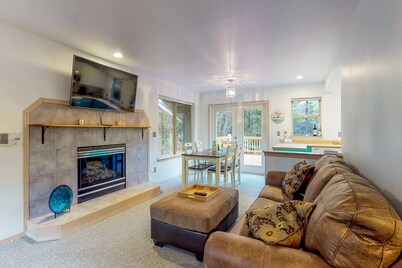Dog-friendly home with private hot tub & fireplace - only steps to the beach