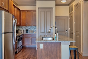 Executive Apartment, 1 King Bed with Sofa bed, Non Smoking (Self Check-in with Virtual Front Desk) | Private kitchen | Full-size fridge, microwave, oven, stovetop