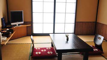 Japanese Style Standard Room | In-room safe