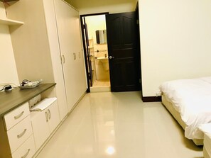 Desk, free WiFi, bed sheets - Min su ji (Tainan)