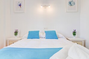 3 bedrooms, iron/ironing board, WiFi, bed sheets - TURQUESA BEACH APARTMENT CLOSE TO THE BEACH (Alcúdia)