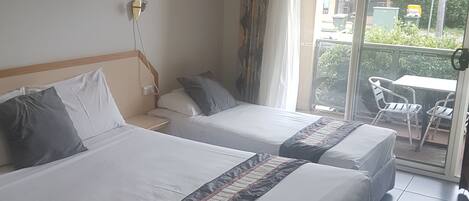 Twin kamer | 1 slaapkamer, individueel gemeubileerd, een bureau