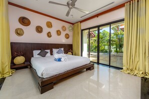 3 Bedrooms with Private Pool Villa | 3 ห้องนอน, ตู้นิรภัยในห้อง  พัก, โต๊ะทำงาน, ผ้าม่านกันแสง