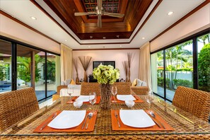 3 Bedrooms with Private Pool Villa | Restauration dans la chambre
