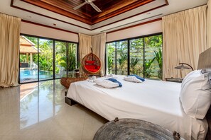 3 Bedrooms with Private Pool Villa | 3 ห้องนอน, ตู้นิรภัยในห้องพัก, โต๊ะทำงาน, ผ้าม่านกันแสง