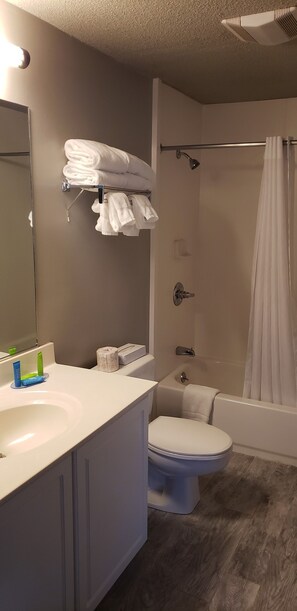 Combined shower/bathtub, hair dryer, towels, soap