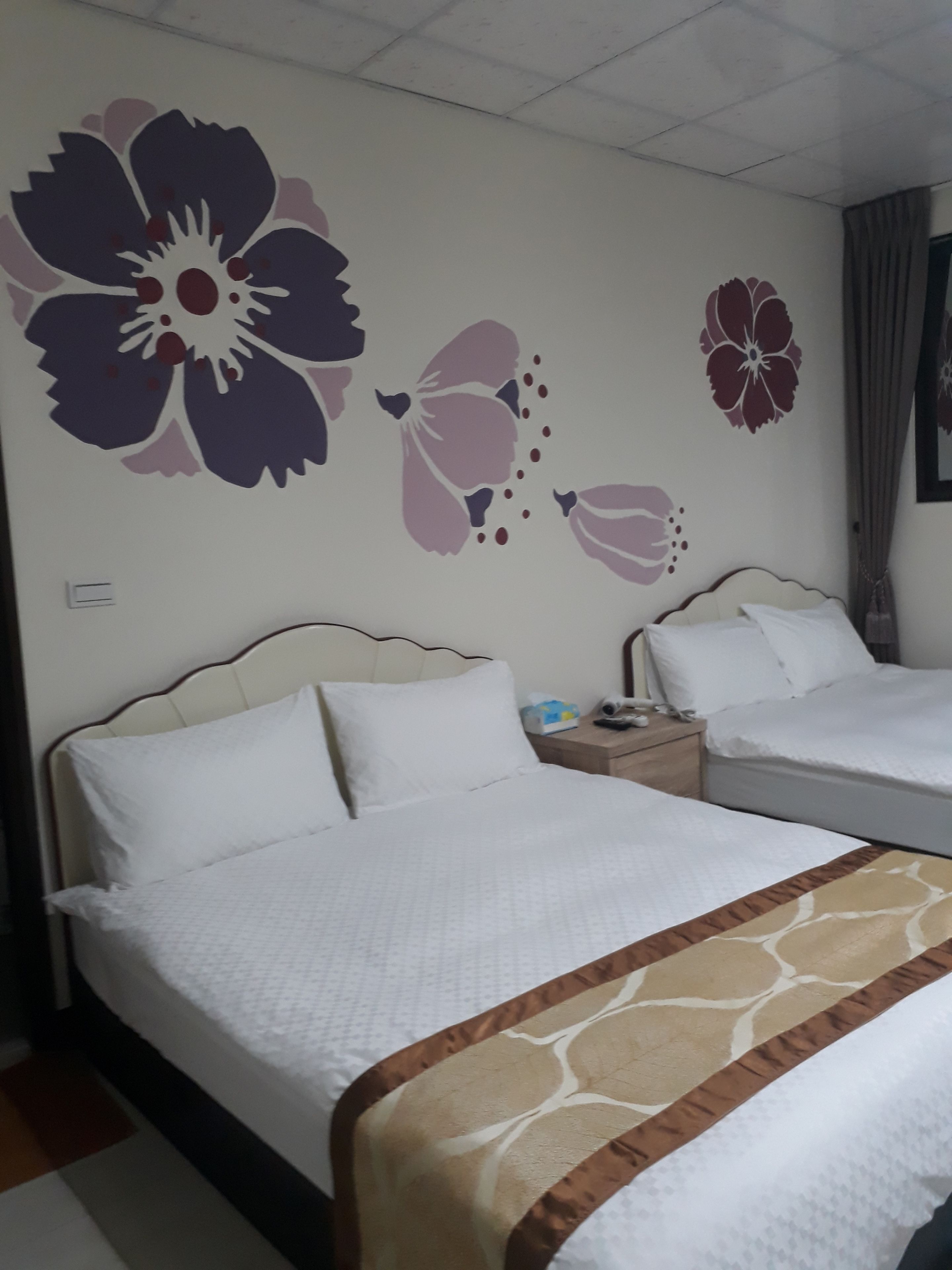 Neljän hengen huone | Työpöytä, pimennysverhot, ilmainen Wi-Fi