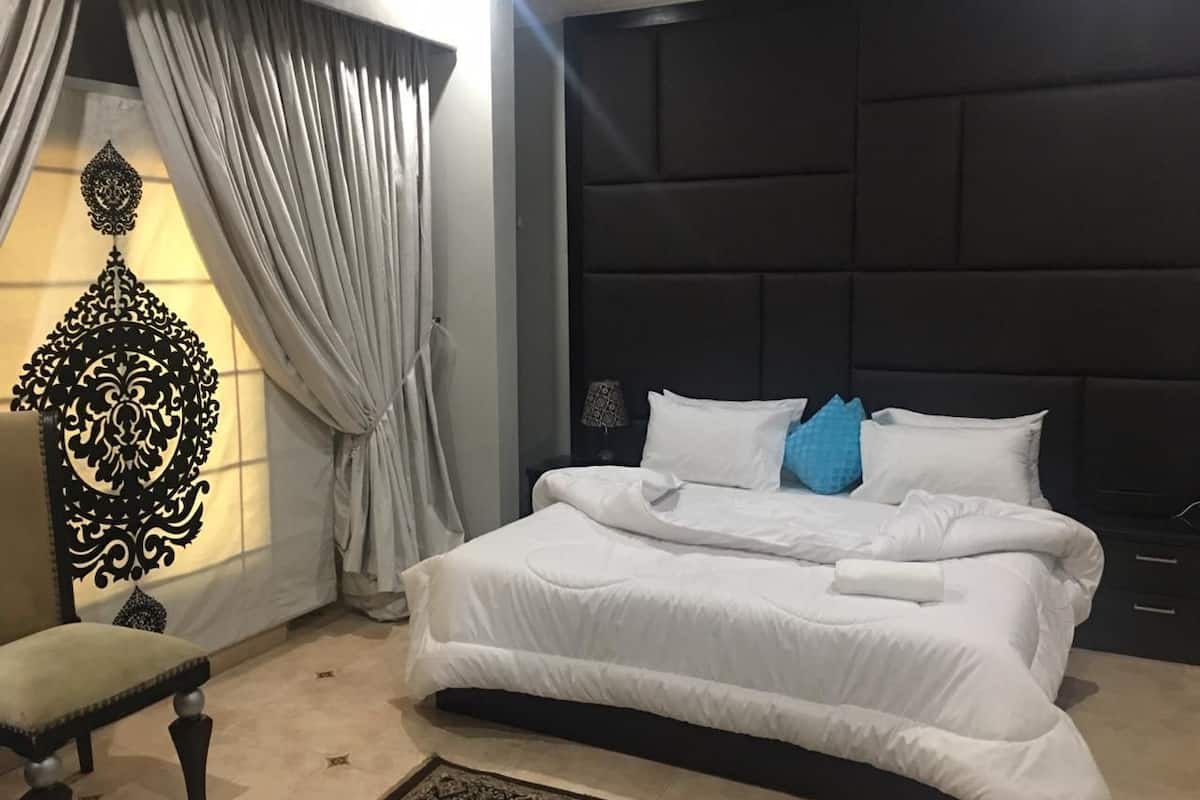 Deluxe kamer, 1 twee- of 2 eenpersoonsbedden, 1 slaapkamer | Een kluis op de kamer, verduisterende gordijnen
