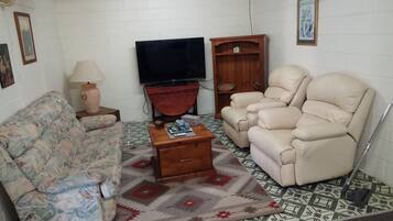 Basic House, 1 Queen Bed | Living room | Flat-screen TV