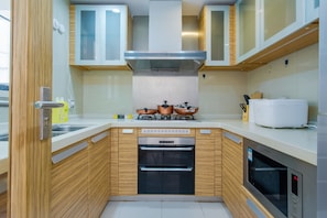 Apartment | Eigene Küche | Großer Kühlschrank, Herdplatte, Wasserkocher