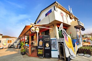 Mặt tiền nơi lưu trú