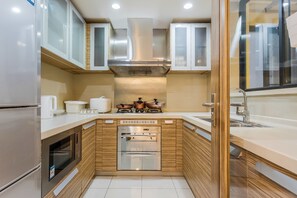 Apartment | Eigene Küche | Großer Kühlschrank, Herdplatte, Wasserkocher