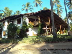 Exterior - Beautiful charming house with 4 air-conditioned suites, pool, in Guajirú Beach-CE. (Trairi)