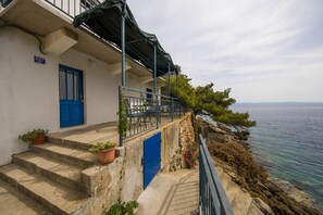 Exterior - HOUSE SANJA – MAGIC SEA FRONT ROBINSON HOUSE (Gdinj)