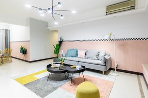 Apartment | Wohnbereich | Flachbildfernseher