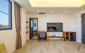 Deluxe Double Room, Garden View | Premium bedding, individually decorated, individually furnished, desk - Monet Garden B&B (Wujie)