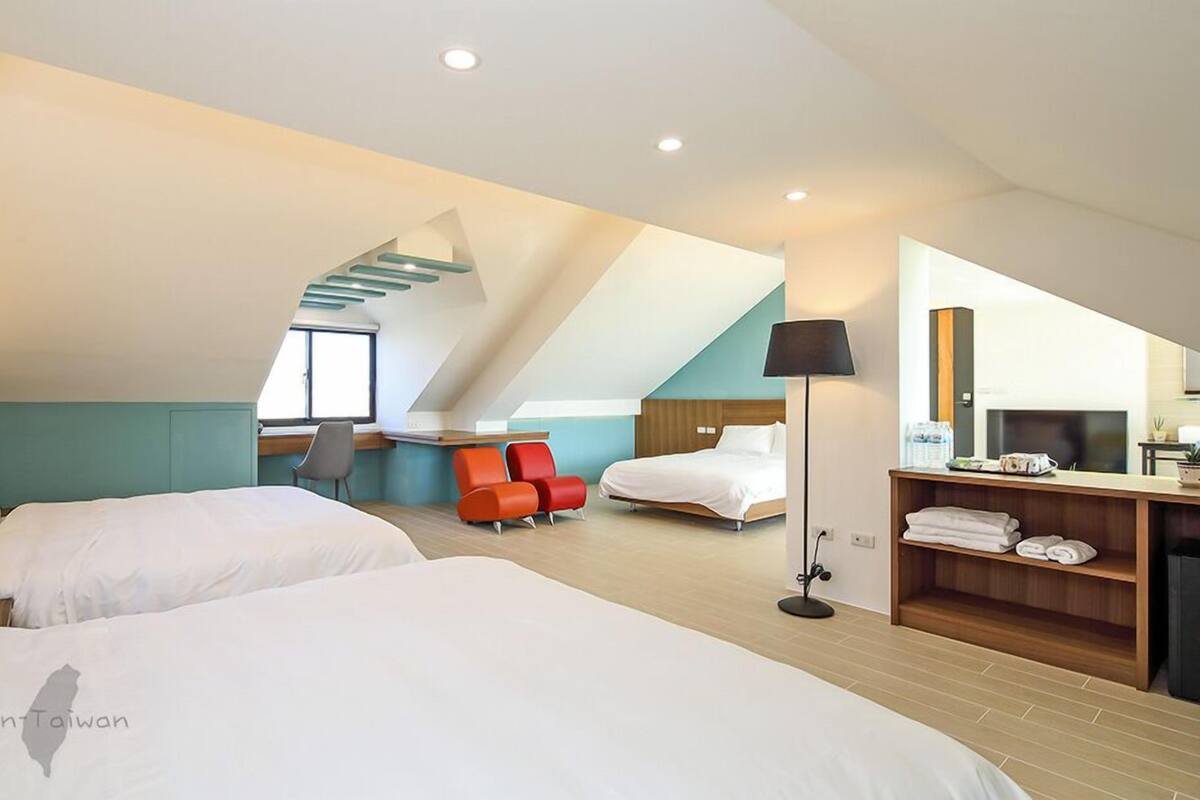 Habitación familiar | Ropa de cama de alta calidad, escritorio, sistema de insonorización