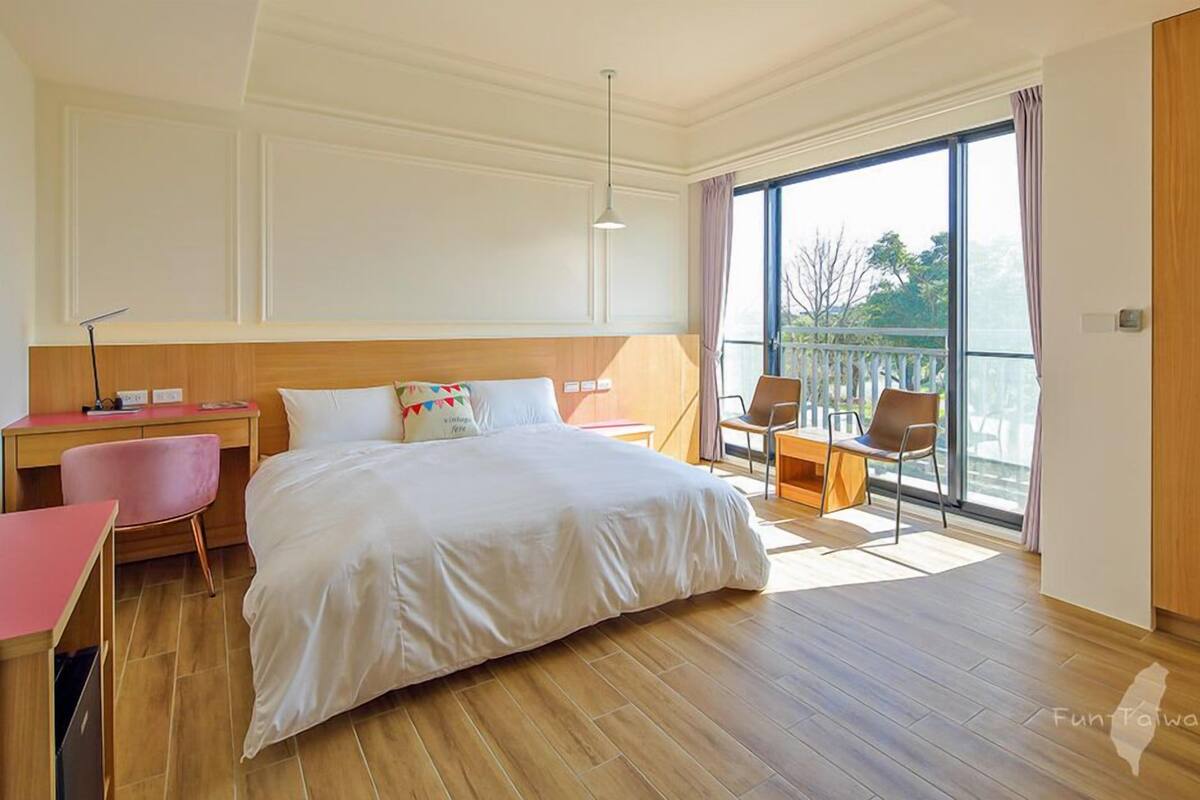 Habitación Deluxe doble, vistas al jardín | Ropa de cama de alta calidad, escritorio, sistema de insonorización