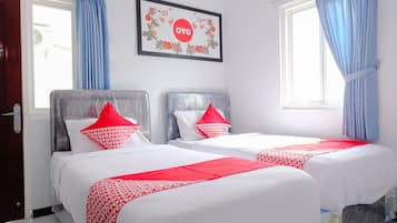Chambre Standard avec lits jumeaux, 2 lits jumeaux | Bureau, accès au Wi-Fi (inclus), literie fournie