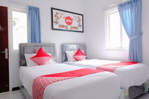 Standard Twin Room, 2 Twin Beds | Desk, free WiFi, bed sheets