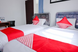 Standard Twin Room, 2 Single Beds - OYO 437 Hnr Homestay Syariah (Malang)
