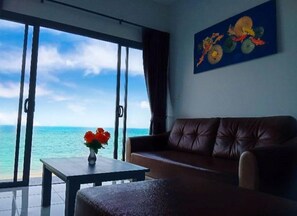 Biệt thự dành cho gia đình, bếp, sát bãi biển | Khu phòng khách | TV màn hình phẳng 32-inch có truyền hình cáp, TV 