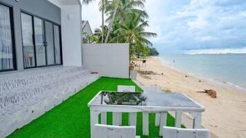 Family Villa, Kitchen, Beachfront | Individually decorated, desk, laptop workspace, soundproofing