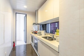 Apartment | Eigene Küche | Großer Kühlschrank, Herdplatte, Wasserkocher