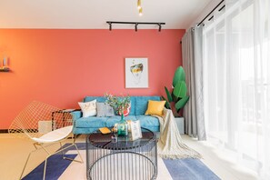 Apartment | Wohnbereich | Flachbildfernseher