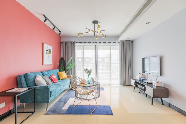 Apartment | Wohnbereich | Flachbildfernseher