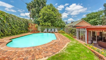 Outdoor pool, pool loungers