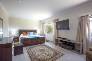 Egyptian cotton sheets, premium bedding, down comforters - The Chalets on 8th (Sandton)