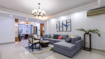 Apartment | Wohnbereich | Flachbildfernseher