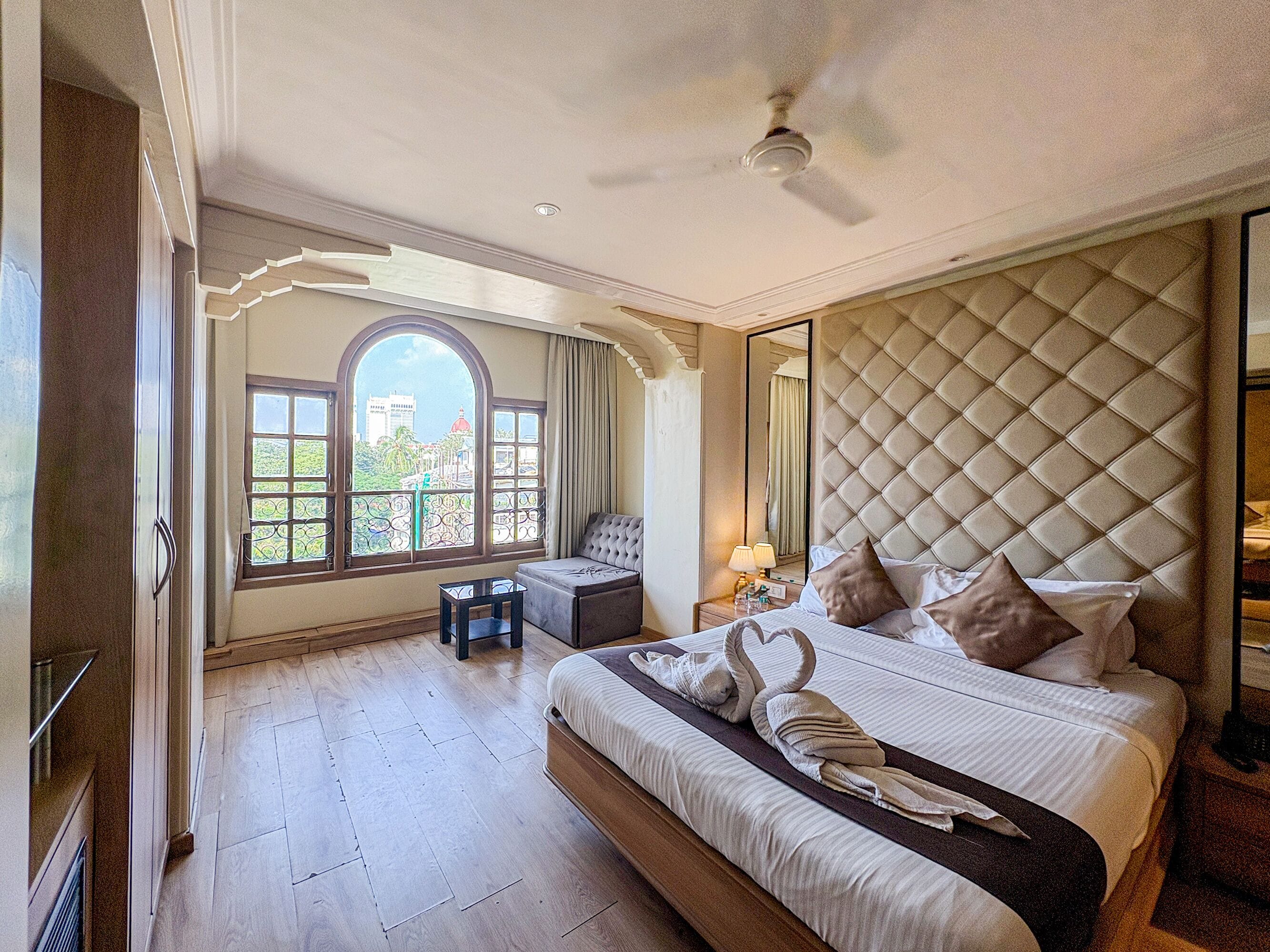 行政三人房 | 意大利 Frette 床单、高档床上用品、隔音、熨斗/熨板