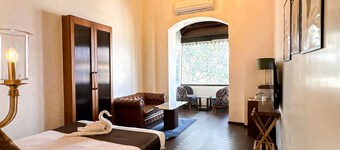 Gulf Hotel Colaba
