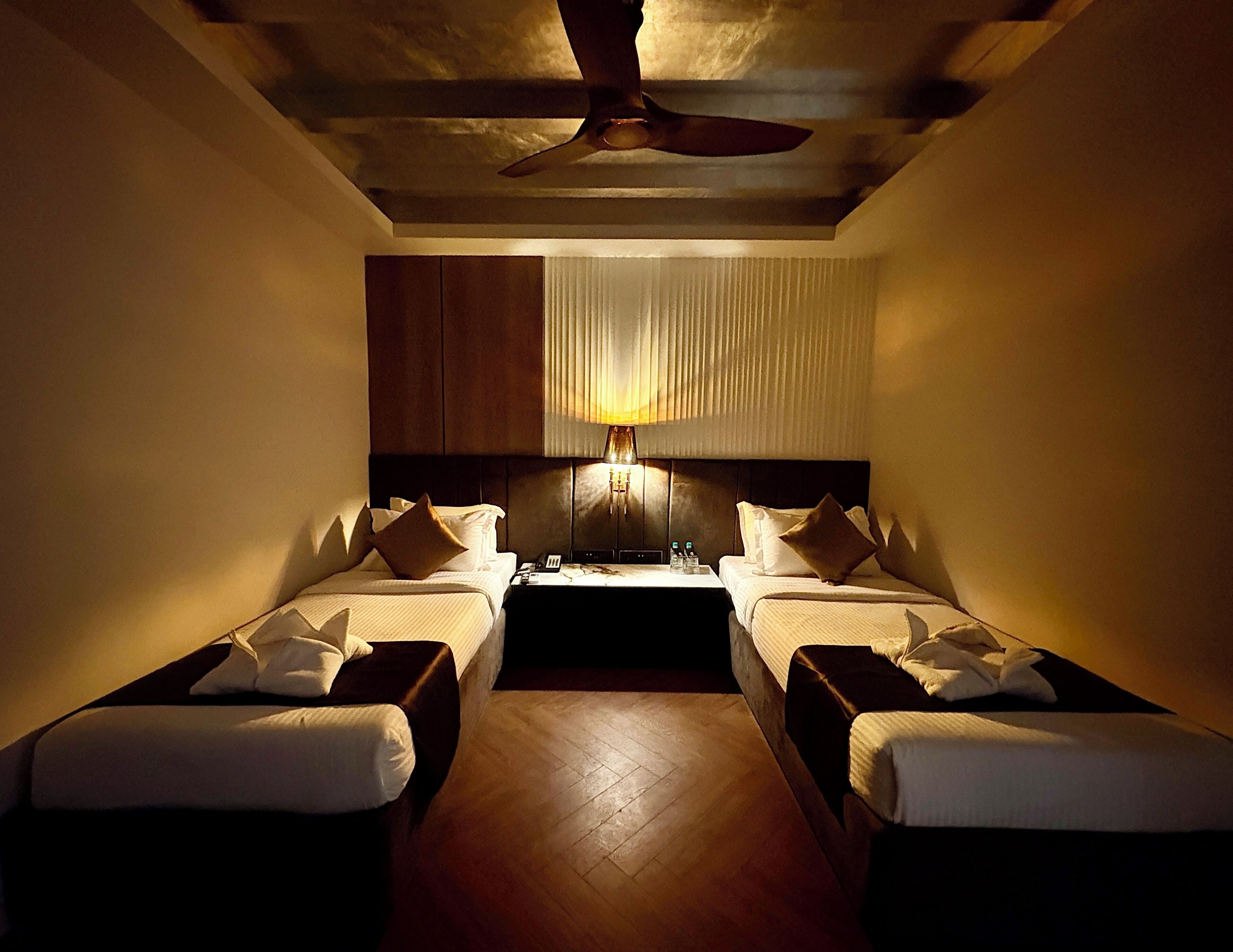 Deluxe Δίκλινο Δωμάτιο (Twin) | Ιταλικά σεντόνια Frette, κλινοσκεπάσματα υψηλής ποιότητας, ηχομόνωση 