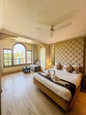 1 bedroom, Frette Italian sheets, premium bedding, soundproofing