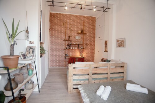 Cozy studio room with balcony in the city center