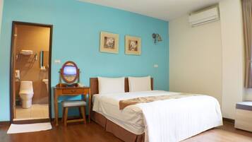 Elite Double Room | Desk, blackout drapes, soundproofing, free WiFi