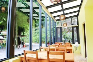 含每日當地特色早餐