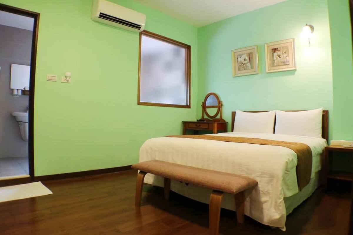 Standard Double Room | Desk, blackout drapes, soundproofing, WiFi (free)