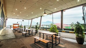 Restaurant - Super OYO Capital O 483 Tamansari Panoramic Bandung (Bandung)