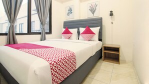 Standard Double Room, 1 Double Bed | WiFi (free), bed sheets - Super OYO Capital O 483 Tamansari Panoramic Bandung (Bandung)